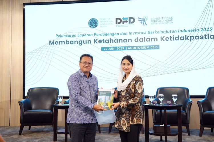 Wakil Menteri Perdagangan (Wamendag) Dyah Roro Esti Widya Putri dalam Peluncuran Laporan Perdagangan dan Investasi Berkelanjutan Indonesia 2025: Mencapai Resiliensi dan Keberlanjutan di Tengah Ketidakpastian, di Auditorium CSIS, Jakarta, Jumat (20/6/2025).