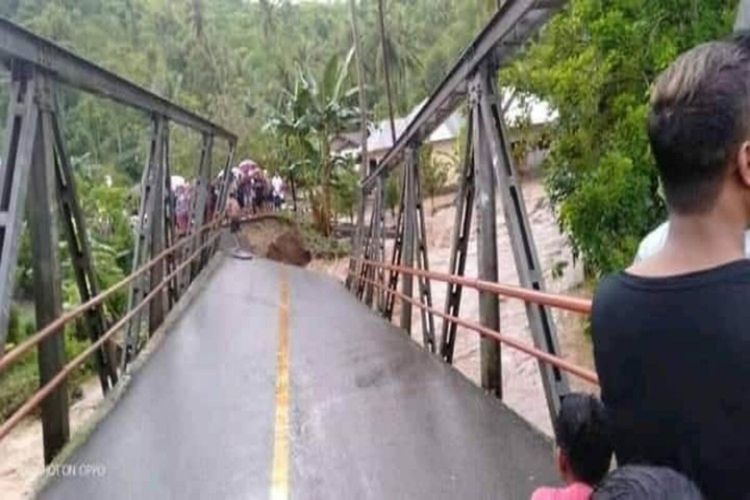 Jembatan di Bolsel, Sulut, putus akibat banjir