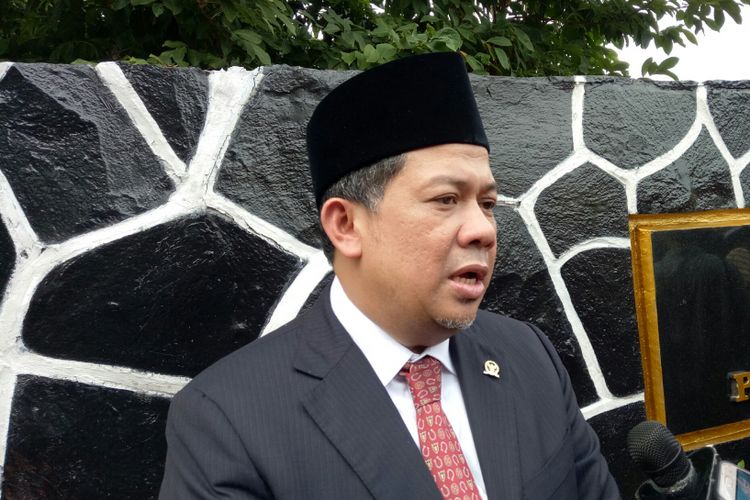 Wakil Ketua DPR Fahri Hamzah seusai mengikuti upacara Hari Kesaktian Pancasila di Monumen Pancasila Sakti, Lubang Buaya, Jakarta, Minggu (1/10/2017)