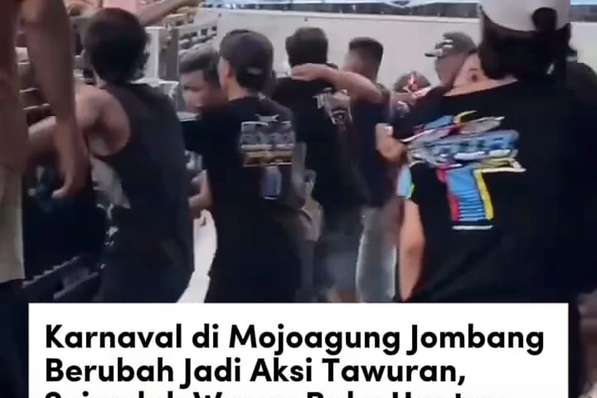 Tangkapan layar dari video yang diunggah akun @pesonajombang di Instagram. Video yang diunggah, menayangkan aksi tawuran saat berlangsung di Desa Tanggalrejo, Kecamatan Mojoagung, Kabupaten Jombang, Jawa Timur, Minggu (24/8/2025).