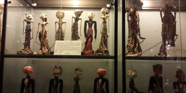 Koleksi wayang golek yang ada di Indonesia Heritage Museum (IHM) Kota Batu, Jawa Timur, Senin (1/1/2018).
