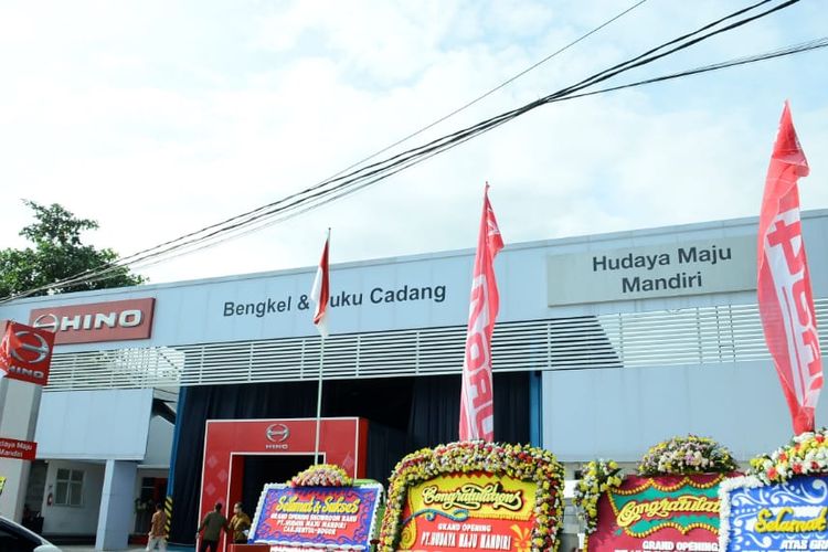 Peresmian diler baru Hino di Sentul, Bogor, Jawa Barat