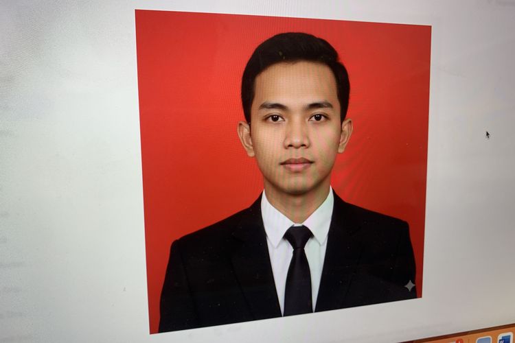 Contoh prompt Gemini AI foto formal.