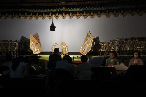 Jelang Tahun Baru, Nonton Pagelaran Wayang Kulit di TMII