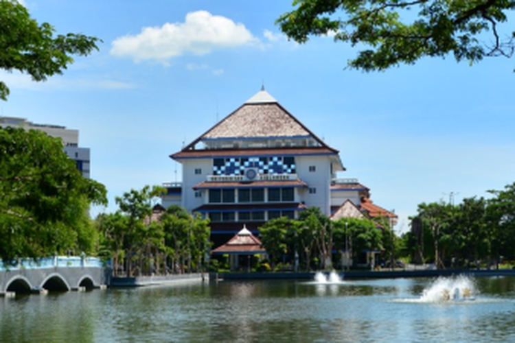 Universitas Airlangga (Unair) berhasil mempertahankan peringkatnya sebagai kampus terbaik di Indonesia dan internasional (10/11/2023) 