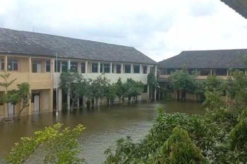 Banjir di Trimulyo Semarang Masih Setinggi 1 Meter, 90 Warga Mengungsi di Masjid dan Sekolah