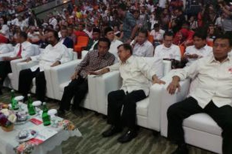 Pasangan capres/cawapres yang diusung PDI Perjuangan Joko Widodo-Jusuf Kalla bersama Ketua Umum Partai Hanura Wiranto dan Ketua Umum Partai Nasdem Surya Paloh, di Sentul, Bogor, Jawa Barat, Sabtu (31/5/2014).