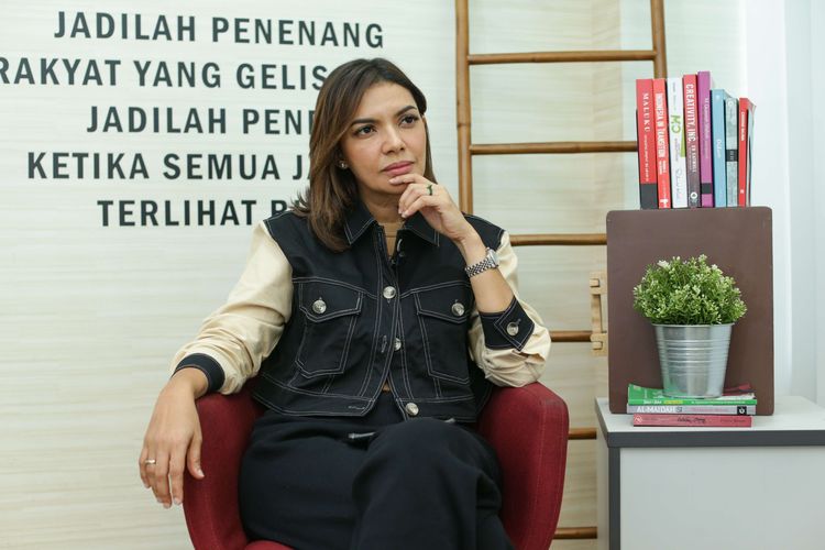 Pendiri Narasi TV, Najwa Shihab di sela-sela wawancara program Beginu di Kantor Redaksi Narasi TV, Jakarta, Selasa (7/12/2021).