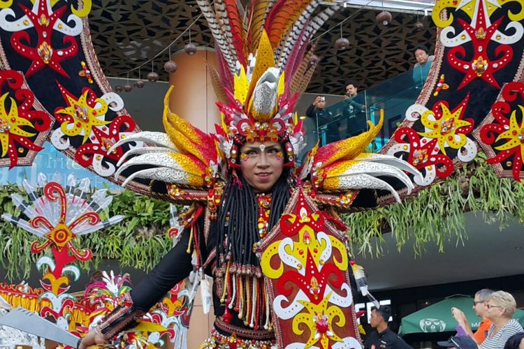 Pertunjukan Jember Fashion Carnaval di Lippo Mall Kuta, Bali, Jumat (29/9/2017).