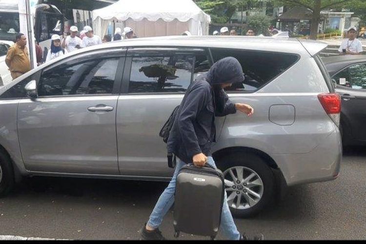 Tim Komisi Pemberantasan Korupsi (KPK) kembali melakukan penggeledahan di Gedung Barat Balaikota Bandung, pada Selasa (18/4/2023). 

