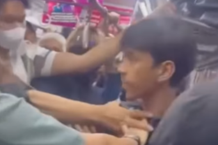Diduga Salah Paham soal Pelecehan, Dua Pria Ribut di KRL hingga Viral