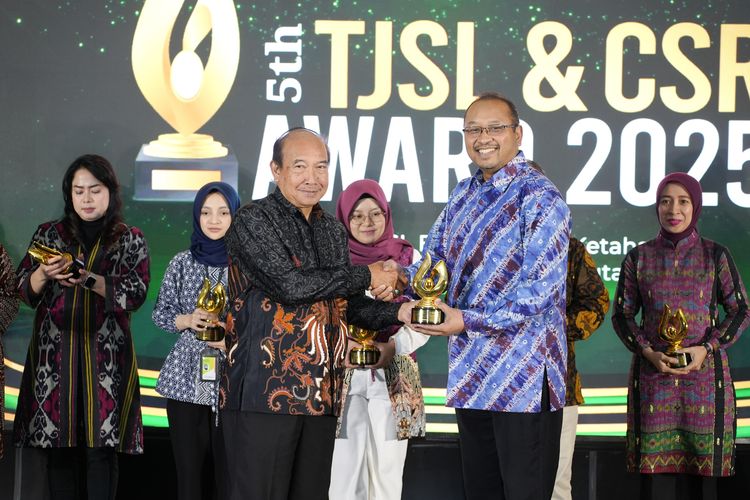Pupuk Kaltim Raih 14 Penghargaan TJSL & CSR Award 2025 dan UMKM Award