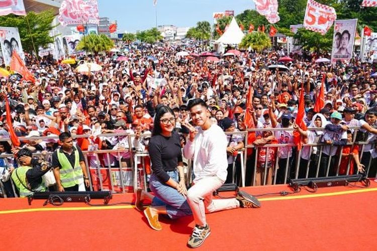 Ketua Umum Partai Solidaritas Indonesia (PSI) Kaesang Pangarep berkampanye di lapangan Mall Botania 2 Batam Centre, Batam, Kepulauan Riau, Sabtu (3/2/2024). Dalam kampanye tersebut Kaesang juga yakin, pasangan nomor urut 2 bisa menang dalam satu putaran.
