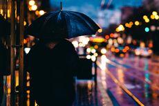 Prakiraan Cuaca BMKG: Potensi Hujan Petir-Angin Kencang di Jaksel dan Jaktim pada Siang hingga Sore