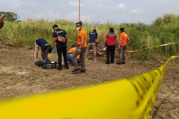Lokas kejadian jenazah yang terbakar di Kawasan Pantai Marina Semarang. Jumat (9/9/2022)