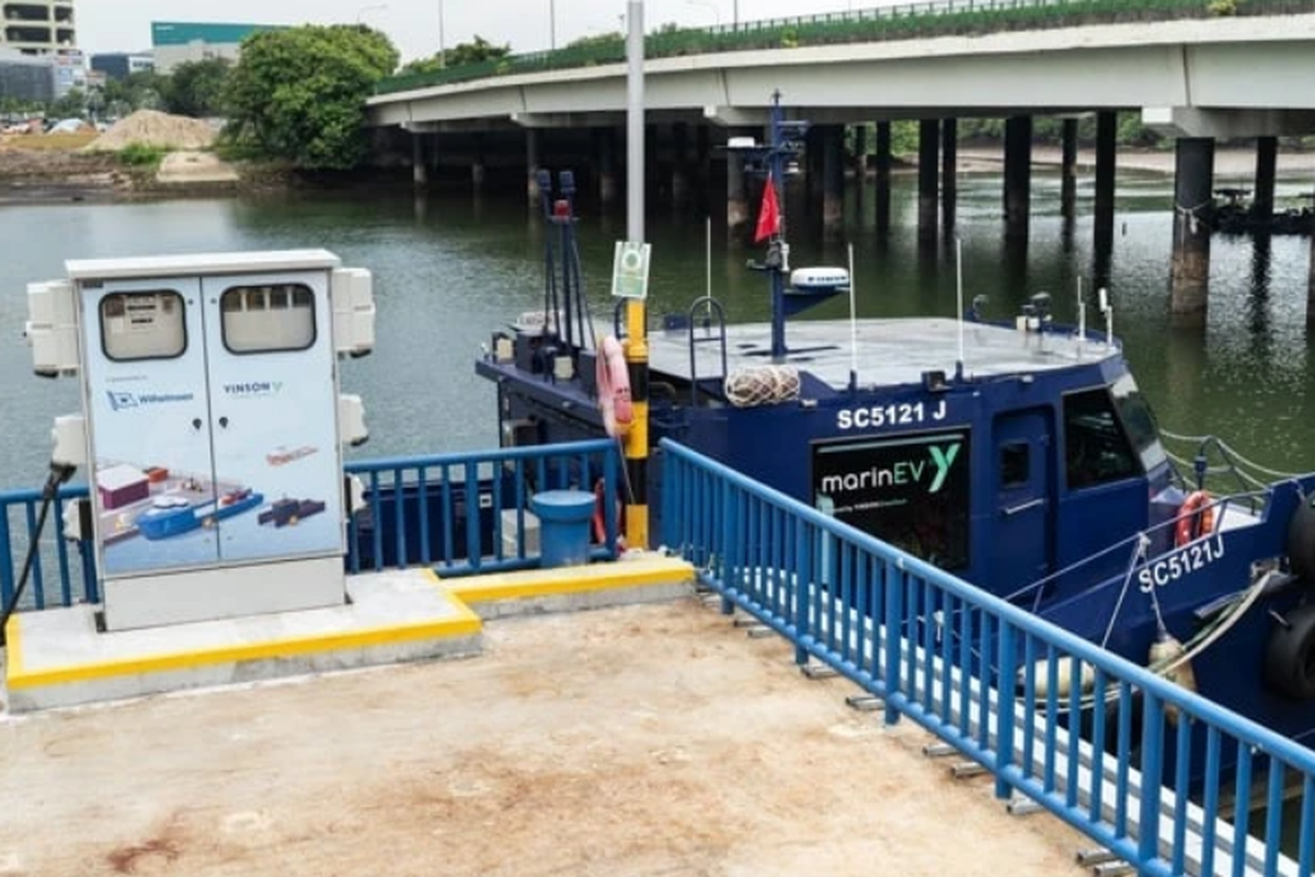 Stasiun pengisian daya kapal listrik pertama di Singapura

