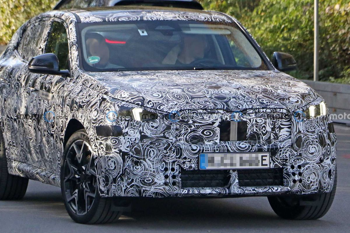 Spyshot BMW iX2