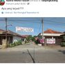 Viral, Foto Spanduk Bertebaran di Nganjuk, Warga Protes Bau Busuk dari Pabrik Pupuk