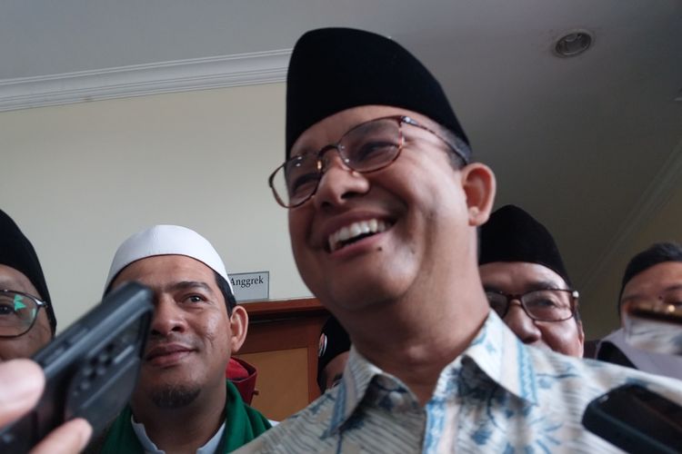 Anies Baswedan saat ditemui wartawan seusai acara launching Forum Bersama Indonesia (FBI) di Hotel Mega Anggrek, Jakarta Barat, Jumat (15/9/2023).