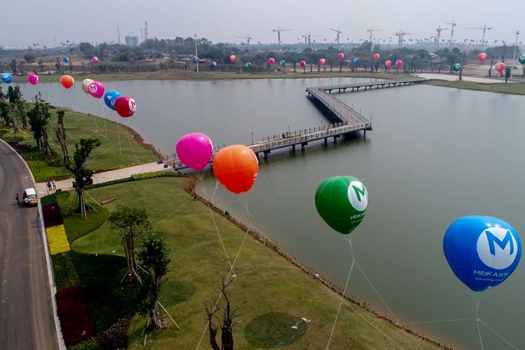 Foto udara kawasan Central Park di kawasan Kota Baru Meikarta, Cikarang, Bekasi, Jawa Barat, Senin (4/9/2017). Meikarta telah membangun central park, yakni sebuah taman terbuka hijau seluas 100 hektar. Taman ini memiliki berbagai tanaman, lengkap dengan kebun binatang mini hingga jogging track.