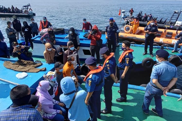 Indonesia's marine patrol officers intercepted service boats carrying homecoming travelers amid Idul Fitri travel ban during the Covid-19 pandemic. 