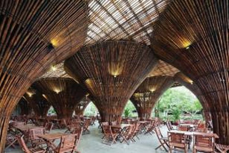 Kafe unik ini terinspirasi dari keranjang ikan tradisional Vietnam yang terbuat dari bambu.