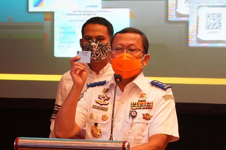 Direktur Jenderal Perhubungan Darat Budi Setiyadi memberikan keterangan pers terkait Uji KIR Elektronik atau BLUE yang dipalsukan di Singosari, Malang.