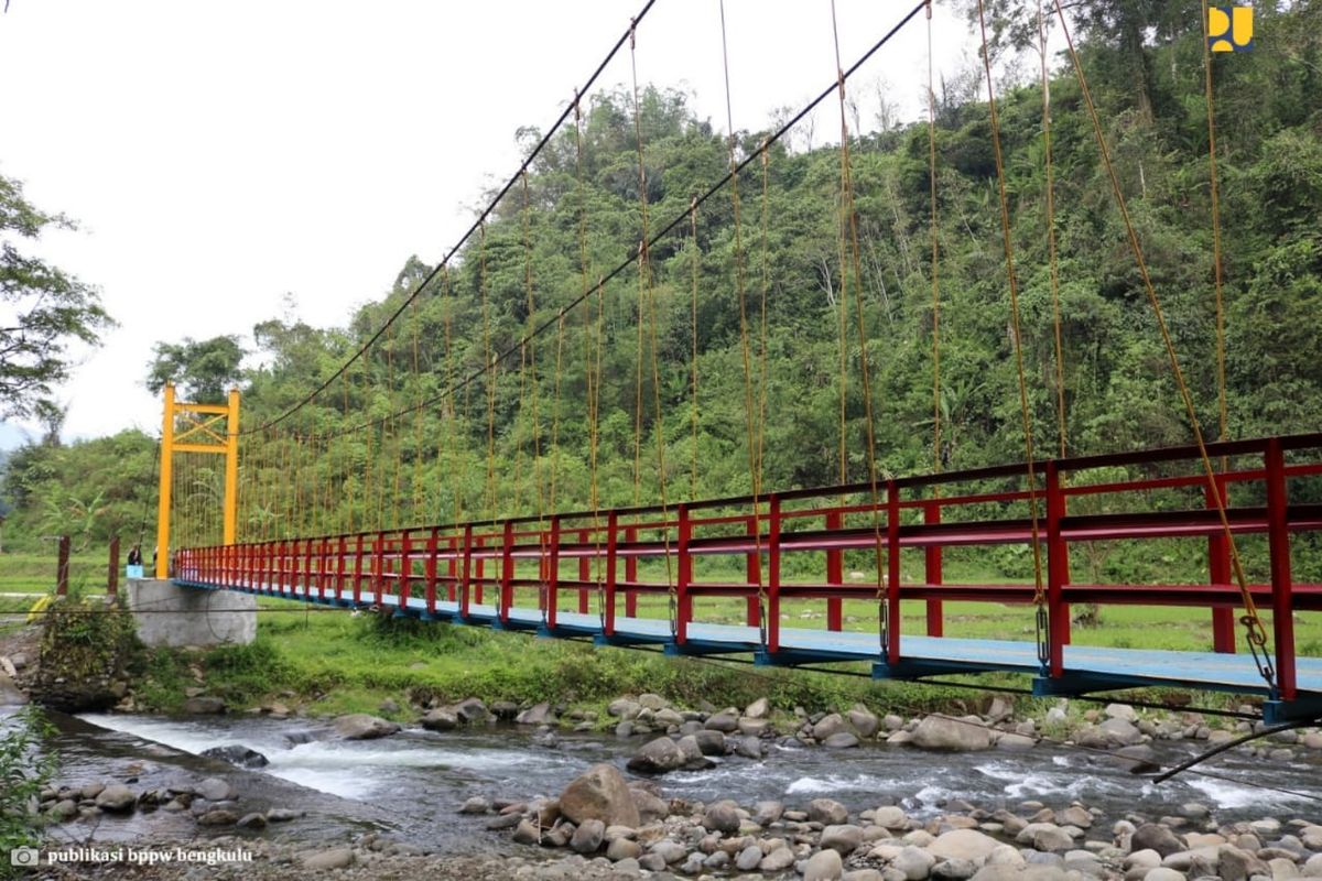 Salah satu hasil dari penggunaan anggaran Program Padat Karya PUPR. Sebagian besar, anggaran Rp 12 triliun tersebut digunakan untuk membangun dan meningkatkan irigasi kecil, perbaikan jalan lingkungan, rumah subsidi, penanganan kawasan kumuh, peningkatan kualitas air minum dan sanitasi. 