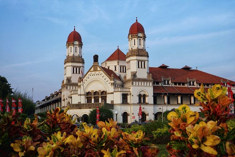 Ilustrasi Lawang Sewu, Semarang. Ikon wisata Kota Semarang ini buka hingga puncak malam Tahun Baru 2024. 