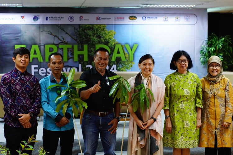 CEDRS PresUniv berkolaborasi dengan PT Nippon Steel Chemical and Material Indonesia (NSCMI) menggelar Earth Day Festival 2024 (24/4/2024).