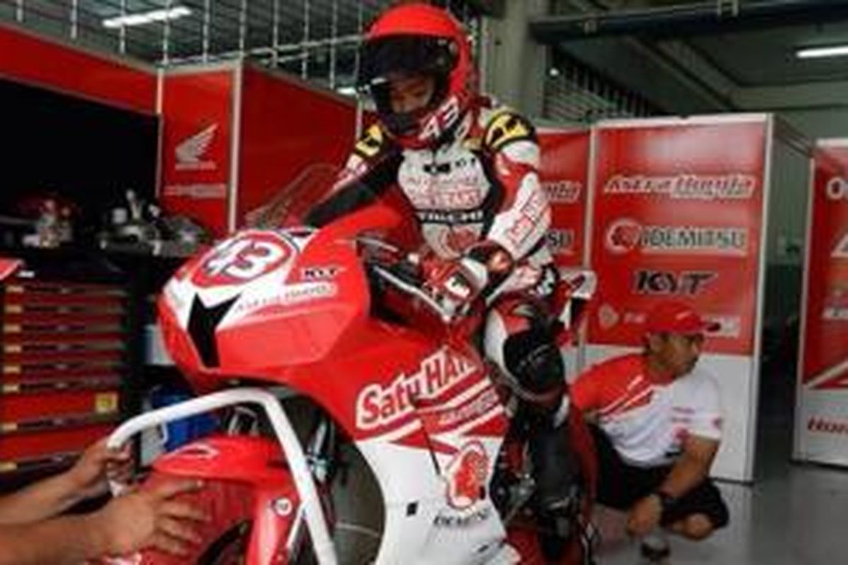 Muhammad Fadli Imammudin, pebalap Indonesia asal tim Astra Honda Racing Team terlibat kecelakaan fatal yang mengancam karir balapnya.