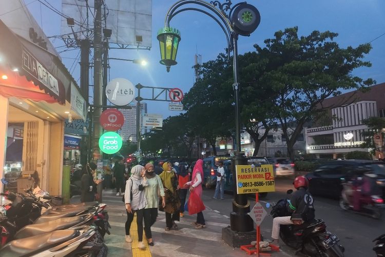 Menengok hasil penataan trotoar Jalan Raya Margonda segmen III,  yang sudah rampung.