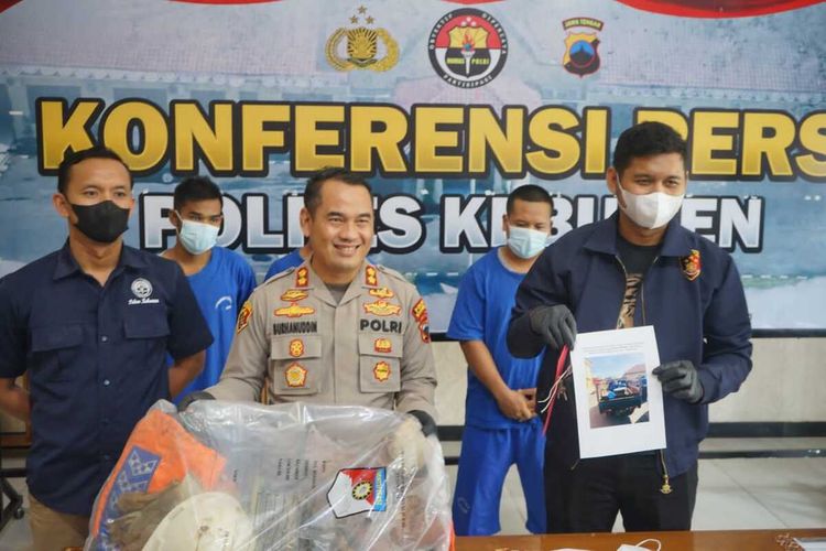 Ungkap kasus pencurian bantalan rel KA di Mapolres Kebumen, Jawa Tengah, Rabu (25/5/2022).