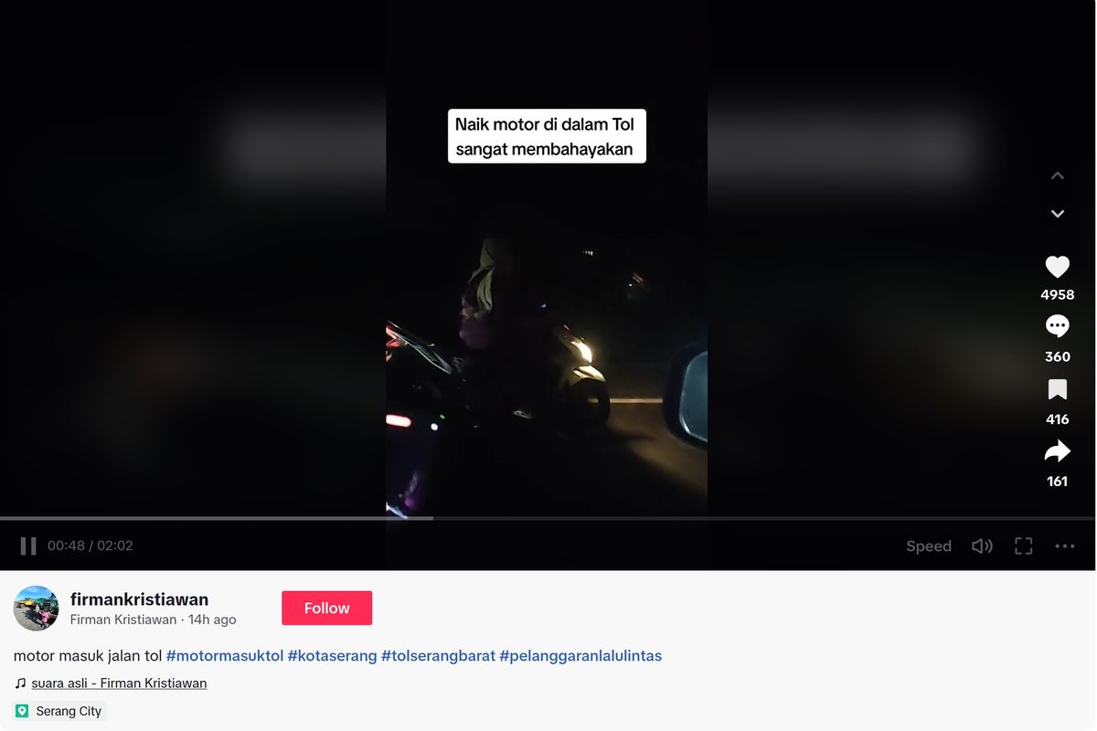 Kejadian pengendara sepeda motor masuk jalan tol kembali terjadi. Dalam video yang viral di dunia maya, terlihat seorang ibu-ibu masuk jalan tol dan berjalan di lajur paling kiri.