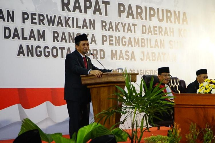 Wakil Gubernur Kaltim Hadi Mulyadi saat memberikan sambutan pada Sidang Paripurna pengangkatan sumpah/janji anggota DPRD Samarinda periode 2019-2024 di GOR Segiri Samarinda Kalimantan Timur, Senin (26/8/2019). 