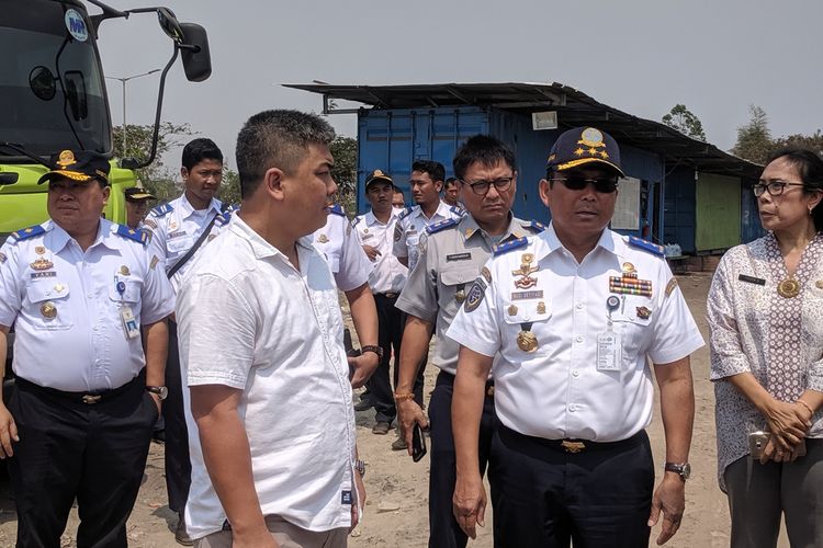 Direktur Jenderal Perhubungan Darat Budi Setiyadi dan jajarannya menyambangi PT. Jakarta Trasindo Jaya yang ada di Kawasan Berikat Nusantara, Cilincing, Jakarta Utara, Kamis (5/9/2019)