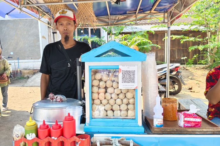 Kisah Penjual Pentol di Borobudur, Saat Bunyi Notifikasi Menjadi Pertanda Rezeki