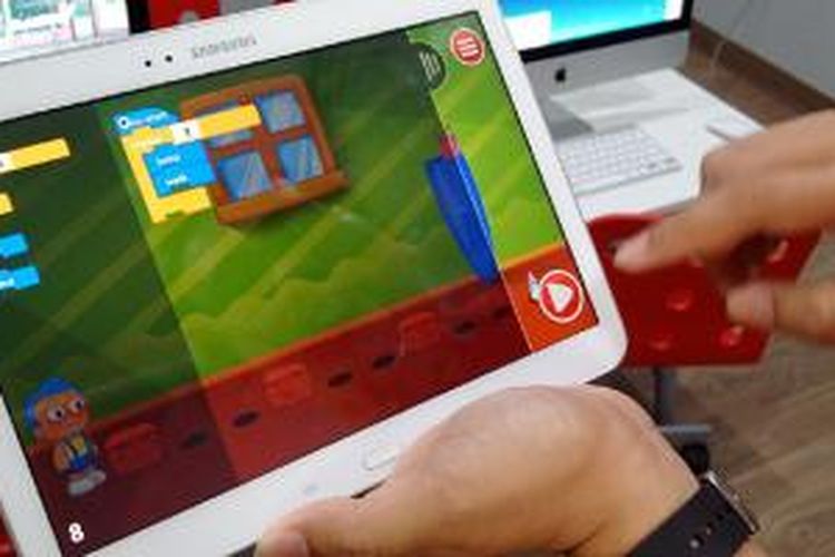 Game Cody's App Academy mengajar programming melalui permainan dengan menyusun building block