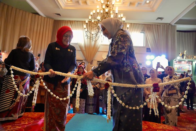 Buka Pameran Instalasi Roepa Merdeka, Ketua Harian Dekranas Tekankan Pentingnya Ruang Ekspresi