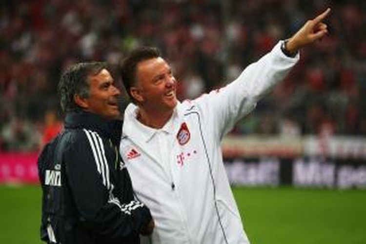 Jose Mourinho (kiri) dan Louis van Gaal