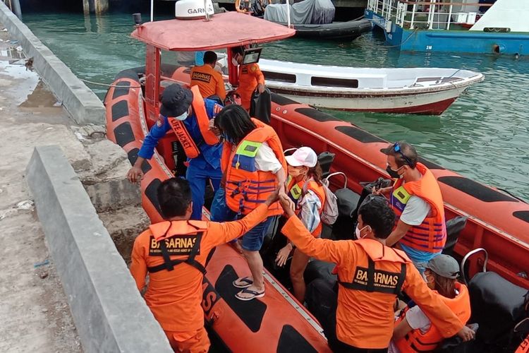 KM Noah, kapal wisata mengalami kecelakaan yakni mati mesin di sekitar Perairan pulau Sebayur Kecil, Kabupaten Manggarai Barat, NTT, pada Rabu (2/3/2022) siang.