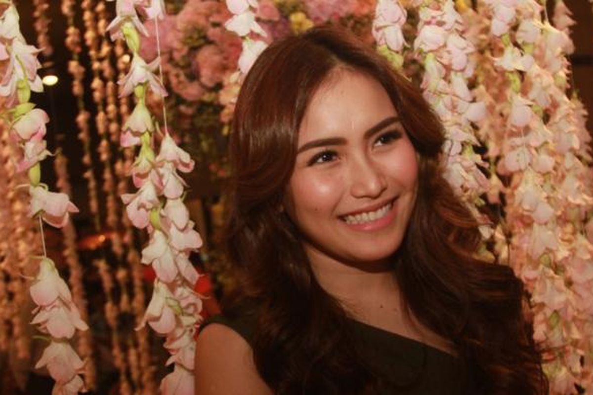 Ayu Ting Ting diabadikan di Grand Indonesia, Thamrin, Jakarta Pusat, Kamis (29/9/2016).