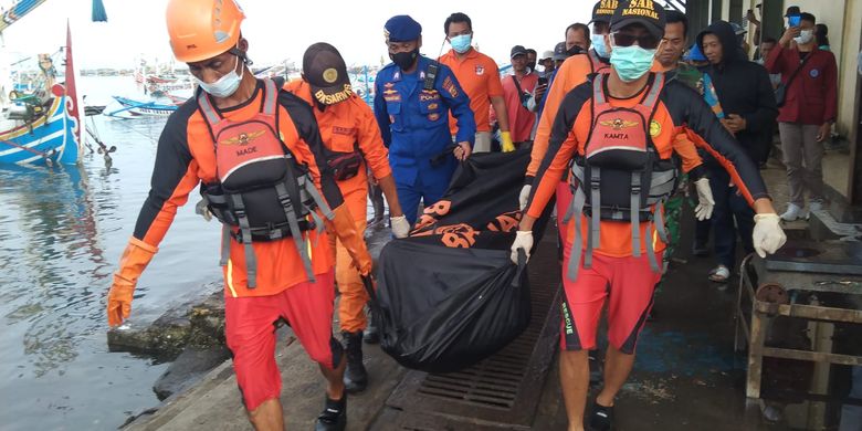 Nelayan Jembrana Temukan Jasad Mengambang,Wajah Tak Bisa Dikenali,Hanya Kenakan Kaos