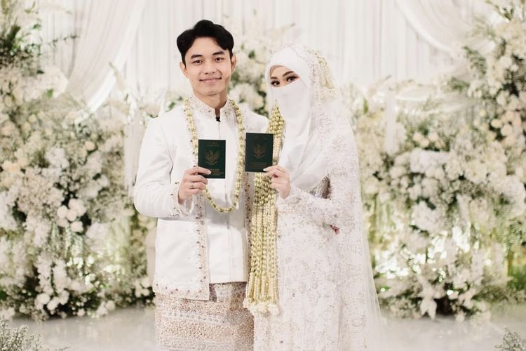 Fiki Naki dan Tinandrose Menikah, Elegan dalam Busana Serba Putih