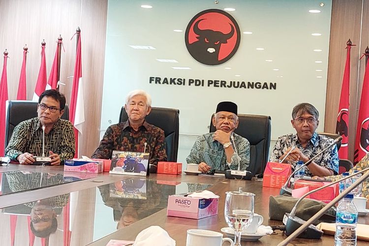 Dewan Pers audiensi dengan Fraksi PDI-P DPR membahas Rancangan Kitab Undang-Undang Hukum Pidana (RKUHP) di Kompleks Parlemen Senayan, Jakarta, Senin (8/8/2022).