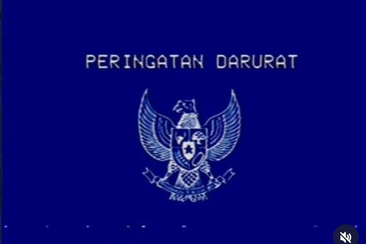 Peringatan Darurat. Berbagai kalangan masyarakat menggelar demo besar-besaran bertajuk Kawal Putusan MK di depan Gedung DPR RI, Kamis (22/8/2024).