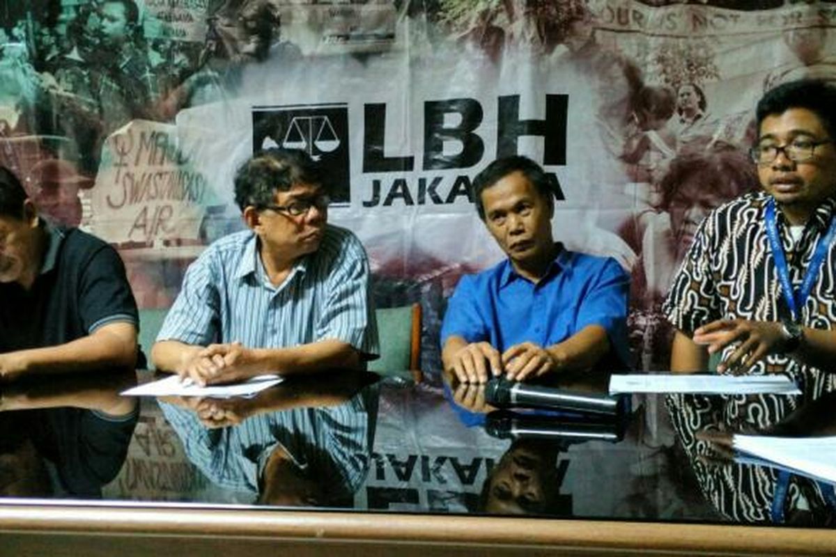 Warga eks pemilik lahan untuk pembangunan Rusun Petamburan, Tanah Abang, Jakarta Pusat, melakukan konferensi pers terkait pemenuhan hak mereka dalam pembangunan rusun tersebut. Konferensi pers dilakukan di LBH Jakarta, Jumat (24/6/2016).