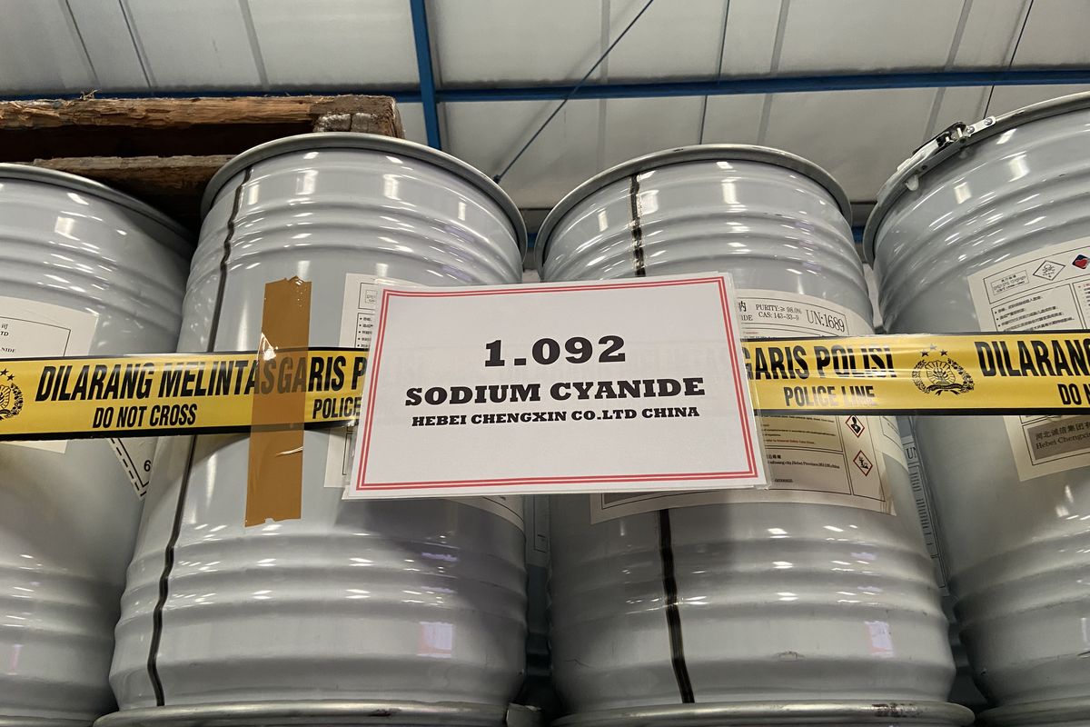 PT Sumber Hidup Chemindo (PT SHC) yang berlokasi di Pasuruan dan Surabaya menjual sianida secara ilegal mengantongi keuntungan Rp 59 miliar, Kamis (8/5/2025).