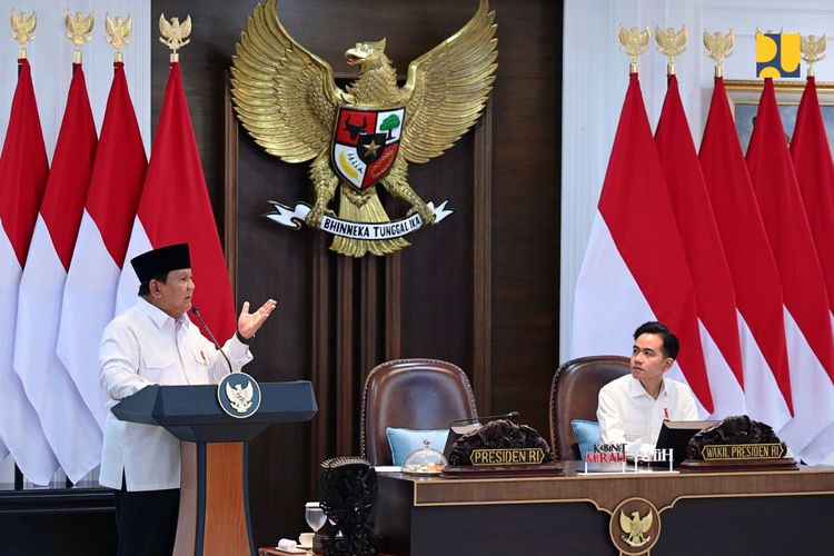 Presiden Prabowo Subianto saat memimpin Sidang Kabinet Paripurna di Istana Merdeka, Jakarta, Senin (5/5/2025).
