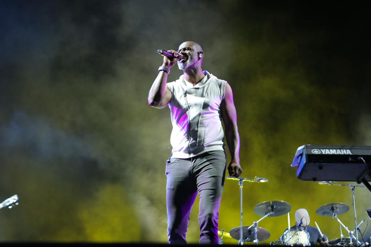 Brian Mcknight beraksi di malam terakhir Prambanan Jazz Festival 2019, di Kompleks Candi Prambanan, Yogyakarta, Minggu (7/7/2019).